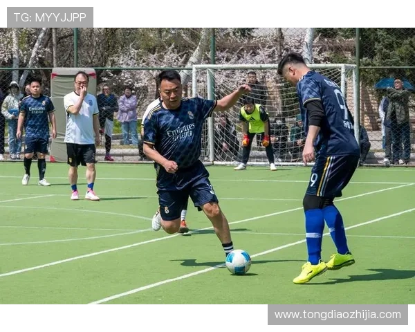 武汉足球队的默契配合与战术分析探讨